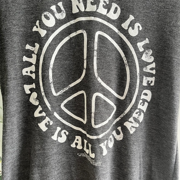 All you need is love tshirt - Picture 3 of 6